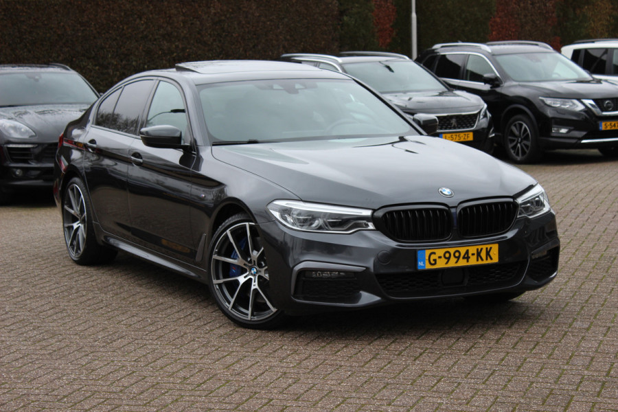 BMW 5 Serie 540i High Exe. M Sport / Trekhaak / Schuifdak / Camera / Leder / Keyless / 20'' / Stoelventilatie+Verwarming / Stuurverwarming / Dodehoek / DAB / ACC
