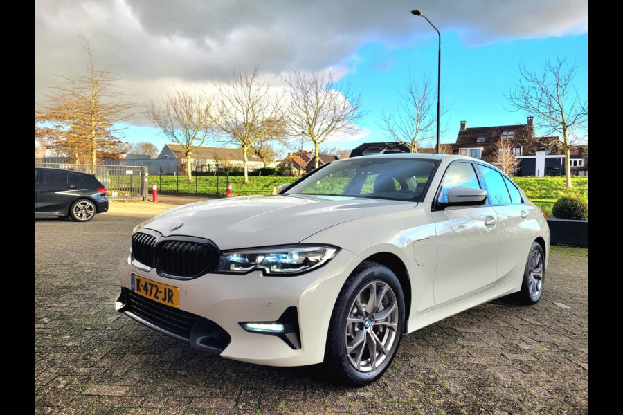 BMW 3-serie 330e Sport Line 292PK, M-stuur, HIFI, Leer, (1e eig. NL NAP)