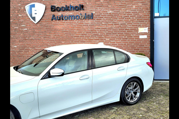 BMW 3-serie 330e Sport Line 292PK, M-stuur, HIFI, Leer, (1e eig. NL NAP)