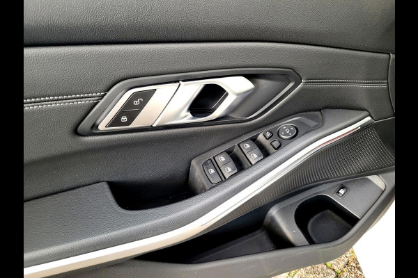 BMW 3-serie 330e Sport Line 292PK, M-stuur, HIFI, Leer, (1e eig. NL NAP)