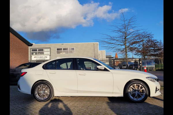 BMW 3-serie 330e Sport Line 292PK, M-stuur, HIFI, Leer, (1e eig. NL NAP)