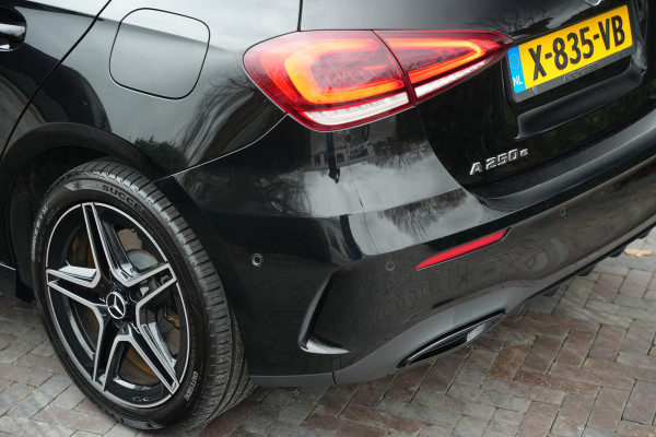 Mercedes-Benz A-Klasse 250 e Business Solution AMG Limited Panoramadak Ambient Widescreen AMG Cruise Camera