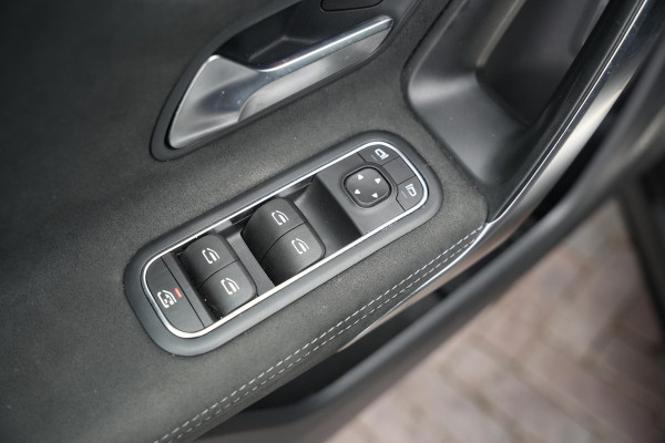 Mercedes-Benz A-Klasse 250 e Business Solution AMG Limited Panoramadak Ambient Widescreen AMG Cruise Camera