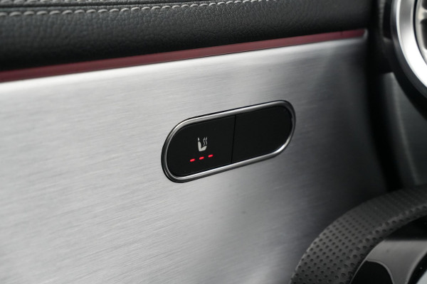 Mercedes-Benz A-Klasse 250 e Business Solution AMG Limited Panoramadak Ambient Widescreen AMG Cruise Camera