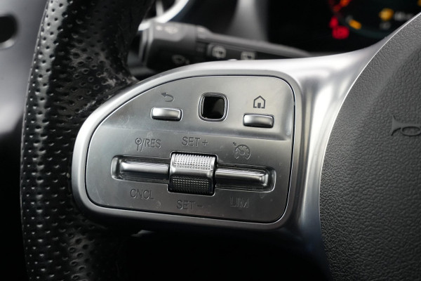 Mercedes-Benz A-Klasse 250 e Business Solution AMG Limited Panoramadak Ambient Widescreen AMG Cruise Camera