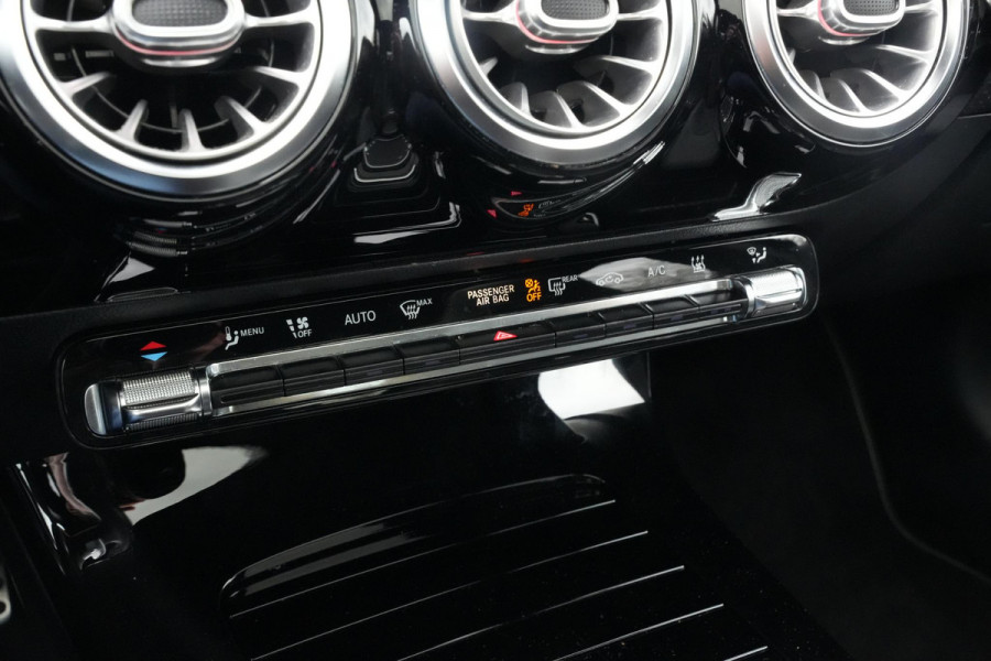 Mercedes-Benz A-Klasse 250 e Business Solution AMG Limited Panoramadak Ambient Widescreen AMG Cruise Camera