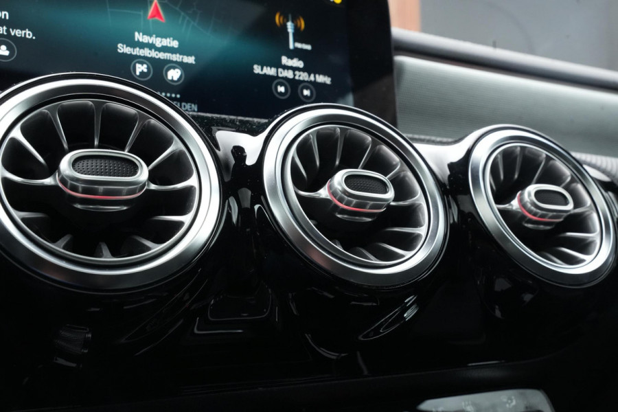 Mercedes-Benz A-Klasse 250 e Business Solution AMG Limited Panoramadak Ambient Widescreen AMG Cruise Camera