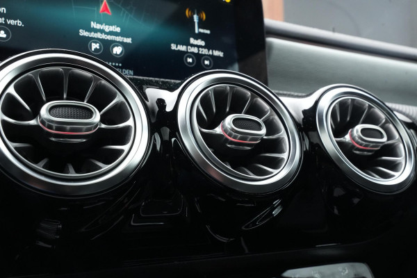 Mercedes-Benz A-Klasse 250 e Business Solution AMG Limited Panoramadak Ambient Widescreen AMG Cruise Camera