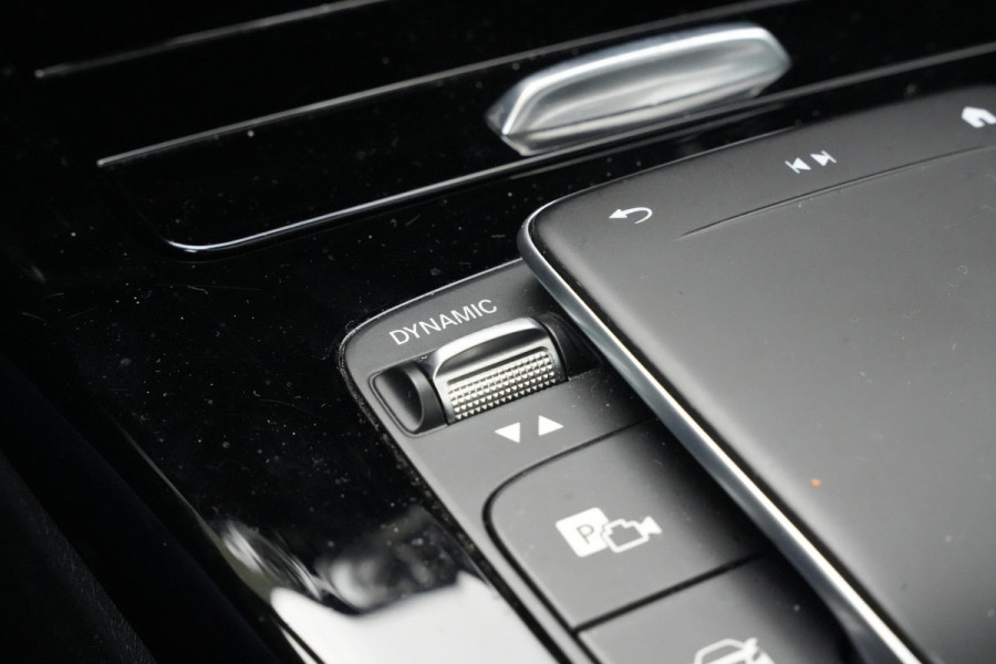 Mercedes-Benz A-Klasse 250 e Business Solution AMG Limited Panoramadak Ambient Widescreen AMG Cruise Camera