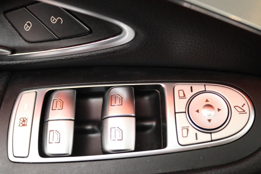 Mercedes-Benz C-Klasse Estate 180 Business Solution AMG Automaat (NAVIGATIE, SFEERVERLICHTING, VIRTUAL, STOELVERWARMING, CAMERA)