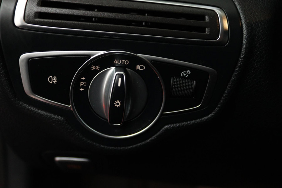 Mercedes-Benz C-Klasse Estate 180 Business Solution AMG Automaat (NAVIGATIE, SFEERVERLICHTING, VIRTUAL, STOELVERWARMING, CAMERA)