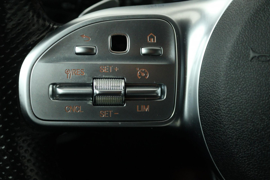 Mercedes-Benz C-Klasse Estate 180 Business Solution AMG Automaat (NAVIGATIE, SFEERVERLICHTING, VIRTUAL, STOELVERWARMING, CAMERA)