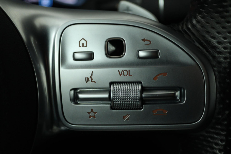 Mercedes-Benz C-Klasse Estate 180 Business Solution AMG Automaat (NAVIGATIE, SFEERVERLICHTING, VIRTUAL, STOELVERWARMING, CAMERA)