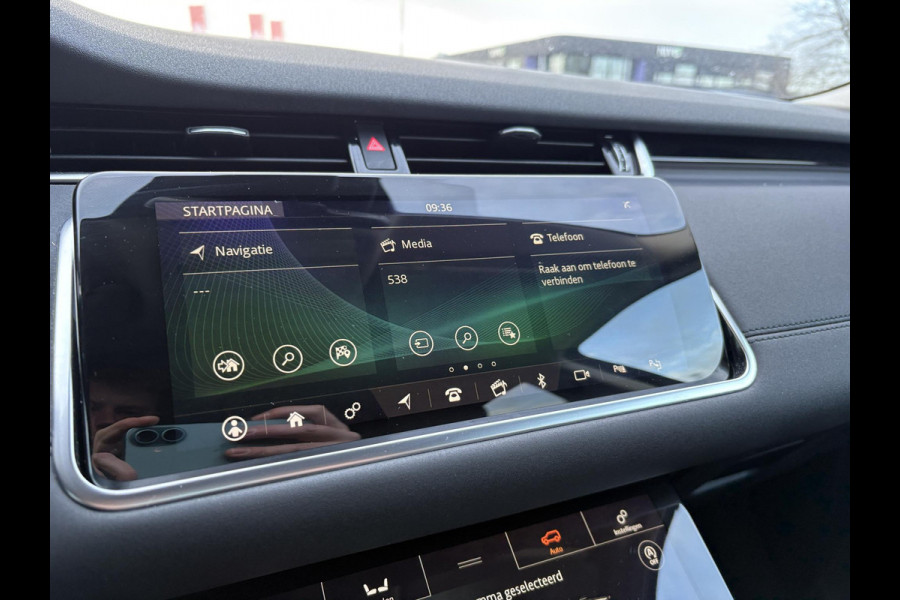 Land Rover Range Rover Evoque 1.5 P300e AWD R-Dynamic HSE | Cold Climate Pack | Memory Seats | Camera | Dealer onderhouden | Leder | Navigatie |