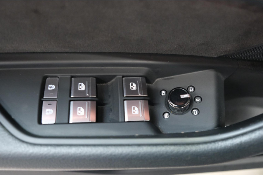 Audi e-tron E-tron 55 quattro advanced Pro Line Plus 95 kWh > Lees Advertentie <