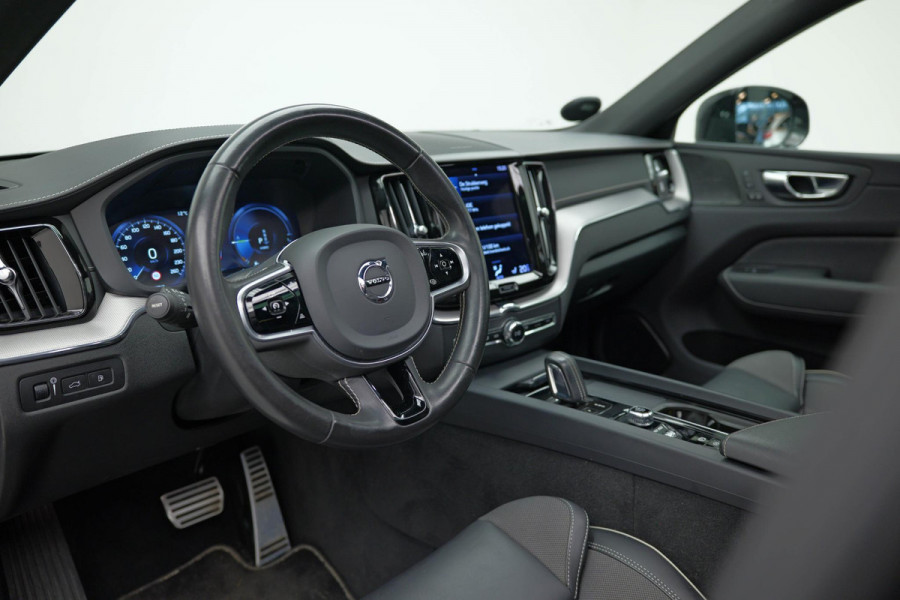 Volvo XC60 2.0 Recharge T8 AWD R-Design |Bomvoll|Pano|360 Camera|Luchtvering|Trekhaak|H&K|HUD|