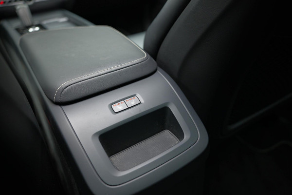 Volvo XC60 2.0 Recharge T8 AWD R-Design |Bomvoll|Pano|360 Camera|Luchtvering|Trekhaak|H&K|HUD|