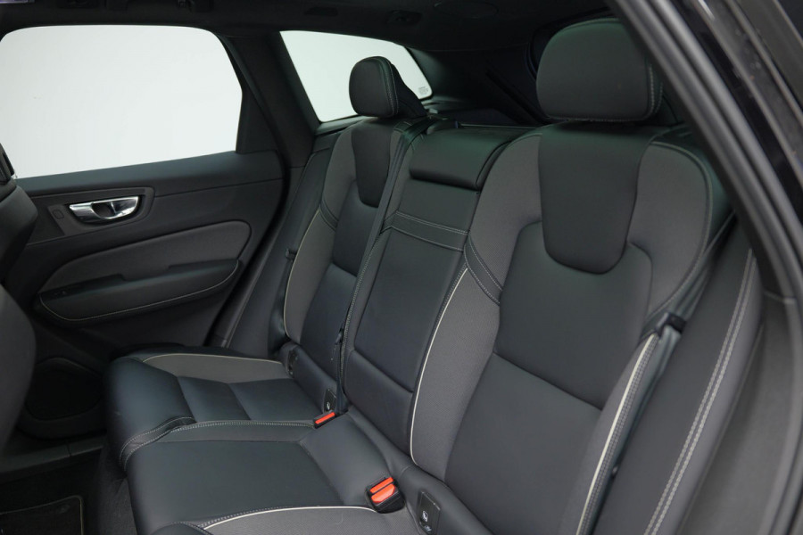 Volvo XC60 2.0 Recharge T8 AWD R-Design |Bomvoll|Pano|360 Camera|Luchtvering|Trekhaak|H&K|HUD|