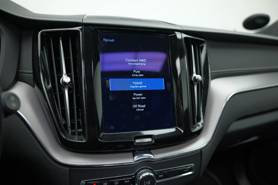 Volvo XC60 2.0 Recharge T8 AWD R-Design |Bomvoll|Pano|360 Camera|Luchtvering|Trekhaak|H&K|HUD|