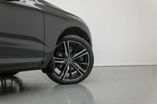 Volvo XC60 2.0 Recharge T8 AWD R-Design |Bomvoll|Pano|360 Camera|Luchtvering|Trekhaak|H&K|HUD|