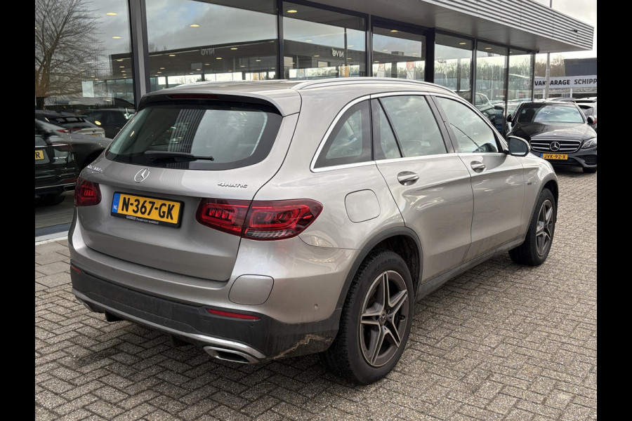 Mercedes-Benz GLC 300e 4MATIC Premium Plus | Panoramadak | Trekhaak | Achteruitrijcamera | Stoelverwarming | Half leder |