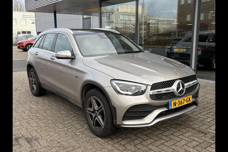 Mercedes-Benz GLC 300e 4MATIC Premium Plus | Panoramadak | Trekhaak | Achteruitrijcamera | Stoelverwarming | Half leder |