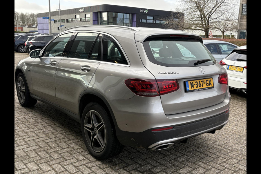Mercedes-Benz GLC 300e 4MATIC Premium Plus | Panoramadak | Trekhaak | Achteruitrijcamera | Stoelverwarming | Half leder |