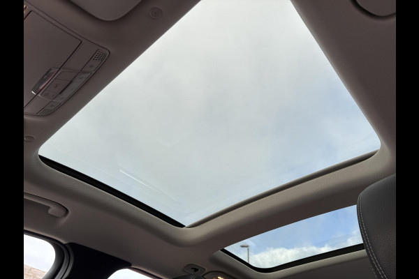 Mercedes-Benz GLC 300e 4MATIC Premium Plus | Panoramadak | Trekhaak | Achteruitrijcamera | Stoelverwarming | Half leder |