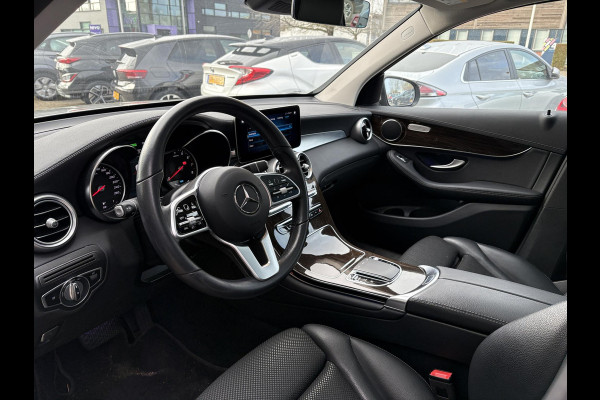 Mercedes-Benz GLC 300e 4MATIC Premium Plus | Panoramadak | Trekhaak | Achteruitrijcamera | Stoelverwarming | Half leder |