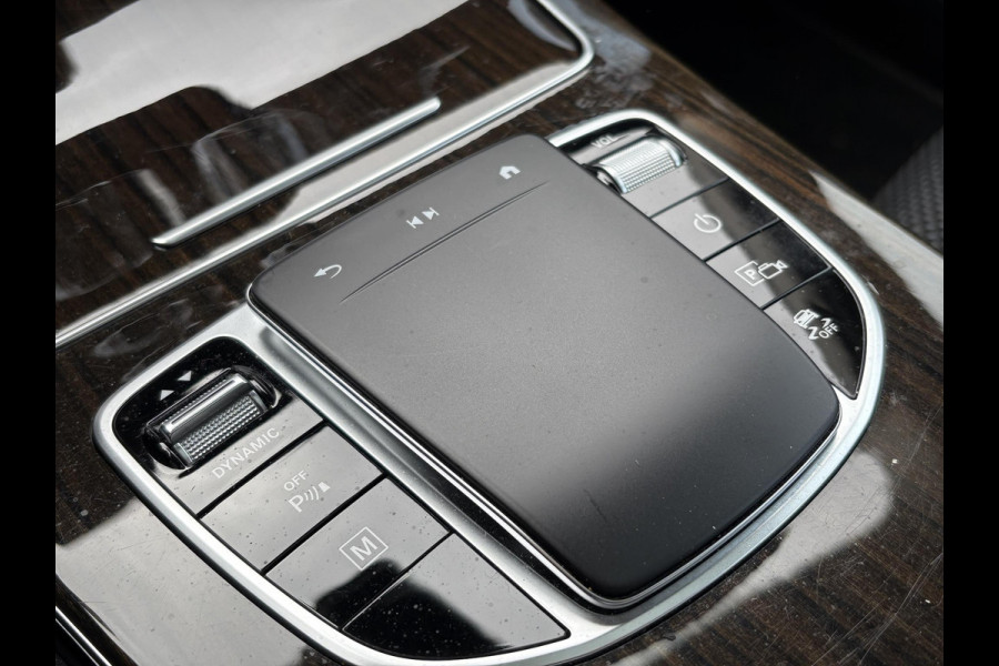 Mercedes-Benz GLC 300e 4MATIC Premium Plus | Panoramadak | Trekhaak | Achteruitrijcamera | Stoelverwarming | Half leder |