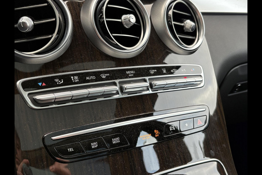 Mercedes-Benz GLC 300e 4MATIC Premium Plus | Panoramadak | Trekhaak | Achteruitrijcamera | Stoelverwarming | Half leder |
