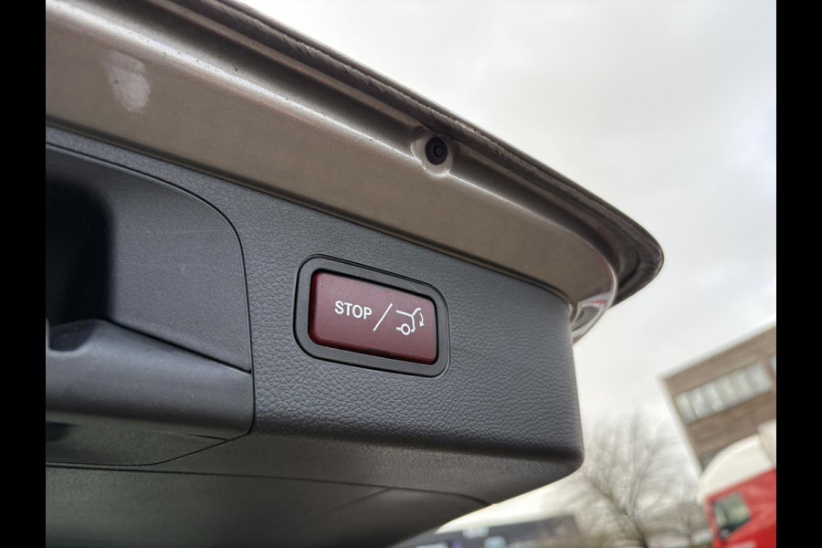Mercedes-Benz GLC 300e 4MATIC Premium Plus | Panoramadak | Trekhaak | Achteruitrijcamera | Stoelverwarming | Half leder |