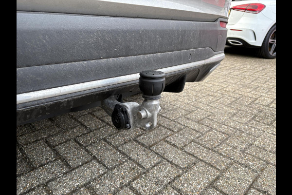 Mercedes-Benz GLC 300e 4MATIC Premium Plus | Panoramadak | Trekhaak | Achteruitrijcamera | Stoelverwarming | Half leder |