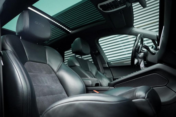 Porsche Macan 3.0 GTS / Pano / Luchtvering / Trekhaak / Sportstoelen / Carplay