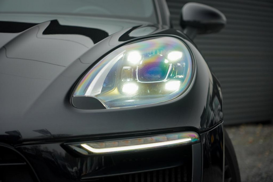 Porsche Macan 3.0 GTS / Pano / Luchtvering / Trekhaak / Sportstoelen / Carplay