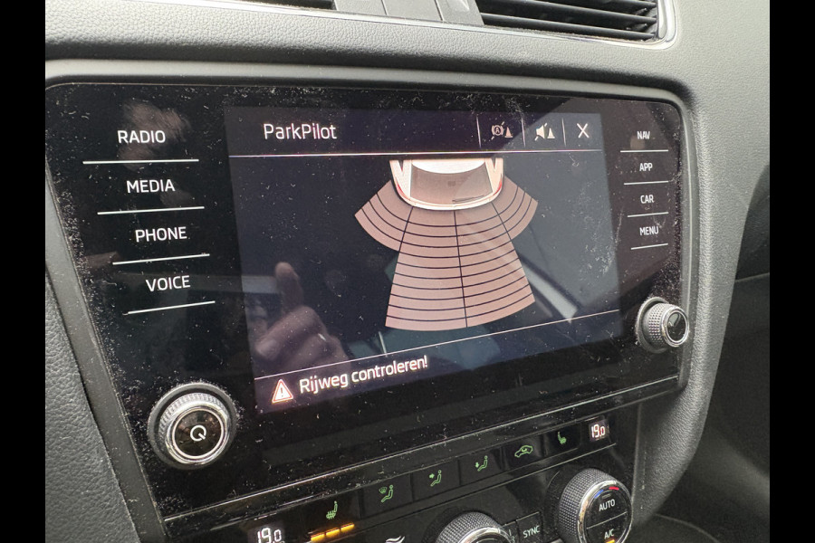 Škoda Octavia Combi 1.0 TSi 115pk Business Edition LEDER/NAVI/CARPLAY/CRUISE/PDC/WINTERPACK