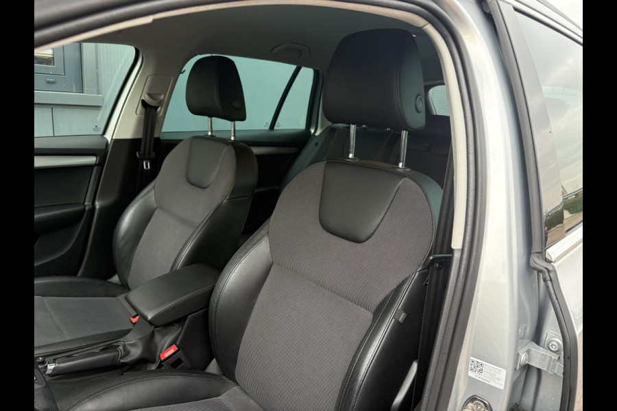 Škoda Octavia Combi 1.0 TSi 115pk Business Edition LEDER/NAVI/CARPLAY/CRUISE/PDC/WINTERPACK