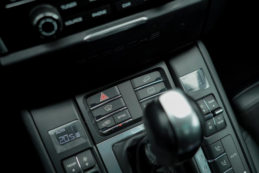 Porsche Macan 3.0 GTS / Pano / Luchtvering / Trekhaak / Sportstoelen / Carplay