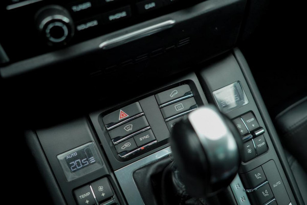 Porsche Macan 3.0 GTS / Pano / Luchtvering / Trekhaak / Sportstoelen / Carplay