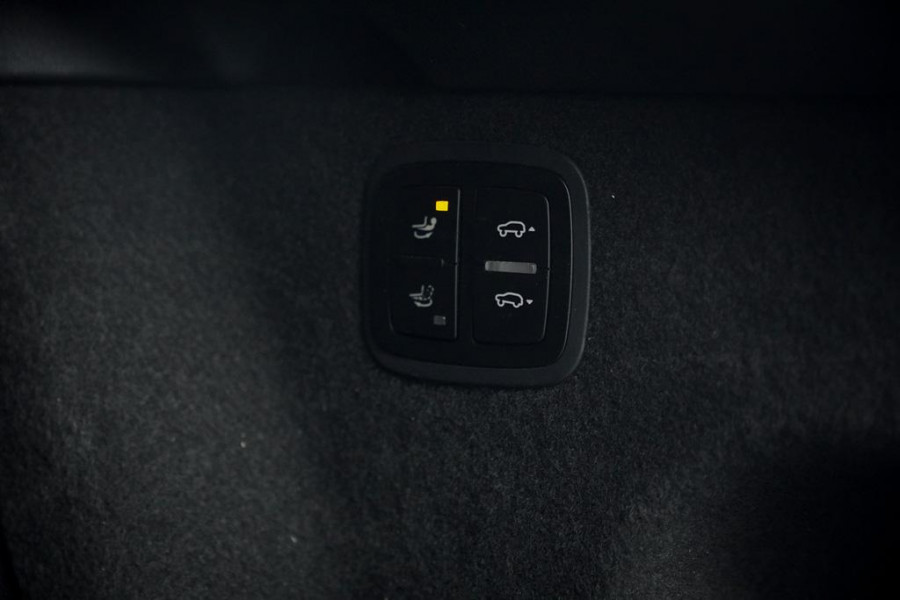 Porsche Macan 3.0 GTS / Pano / Luchtvering / Trekhaak / Sportstoelen / Carplay