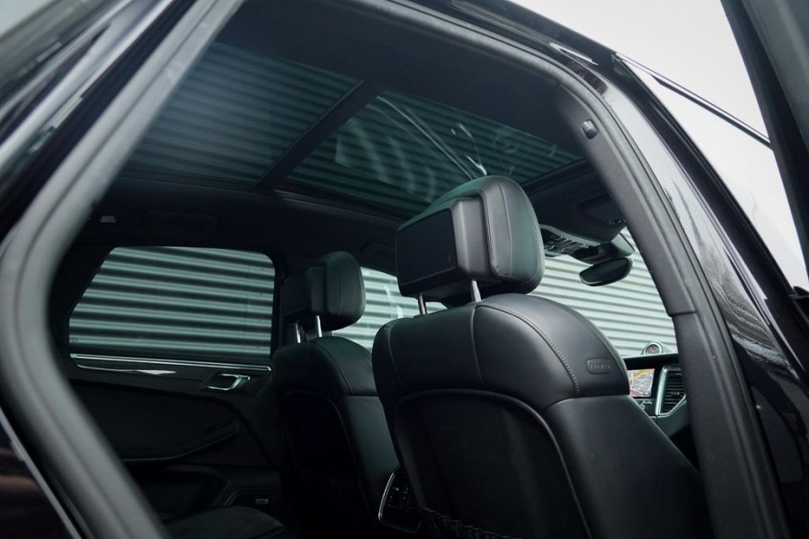 Porsche Macan 3.0 GTS / Pano / Luchtvering / Trekhaak / Sportstoelen / Carplay