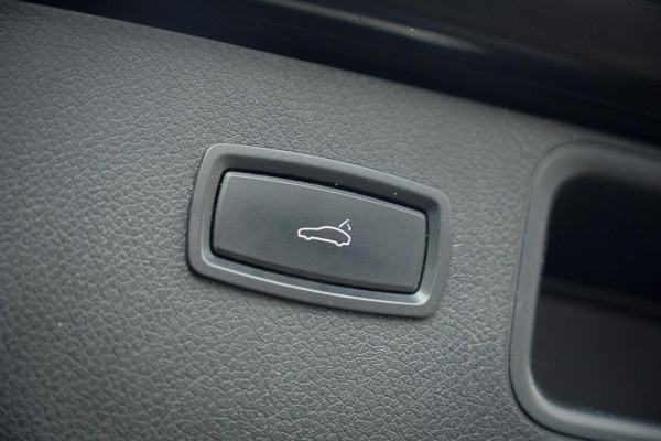 Porsche Macan 3.0 GTS / Pano / Luchtvering / Trekhaak / Sportstoelen / Carplay