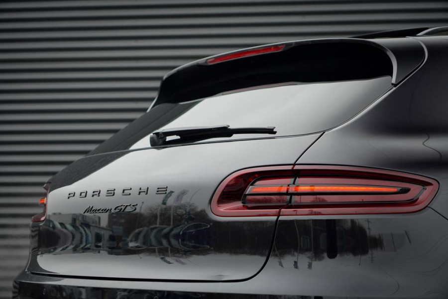 Porsche Macan 3.0 GTS / Pano / Luchtvering / Trekhaak / Sportstoelen / Carplay