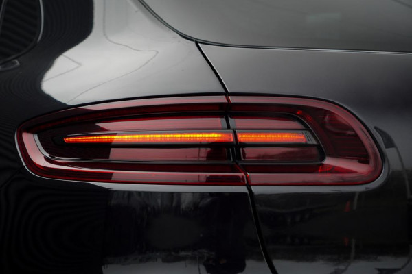 Porsche Macan 3.0 GTS / Pano / Luchtvering / Trekhaak / Sportstoelen / Carplay
