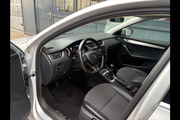 Škoda Octavia Combi 1.0 TSi 115pk Business Edition LEDER/NAVI/CARPLAY/CRUISE/PDC/WINTERPACK