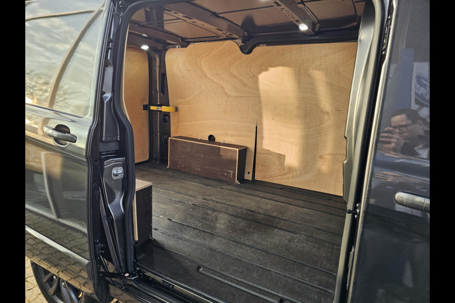 Ford Transit Custom 320 2.0 TDCI L1H1 Sport 185pk Automaat | SCI | Bi-Xenon | Achteruitrijcamera | Stoel + Voorruit verwarming | 3 zits | Verlengde Fabrieksgarantie t/m 02/2027