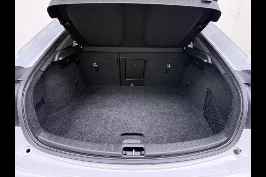 Polestar 2 78kWh 408PK PERFORMANCE 0-100 4,7sec. Long Range Pano-dak Elektr.Stoel+Stuur-verwarmd GSM-Key (semi-)-AutoPilot AWD GSM-Sleutel  SOH 93% Google-Android® Navi 360°Camera Elek.Achterklep PDC-a+v Performance-Ophanging Premium-Audio Active-Grille Keyless LEDParkeerassist auto 1.500KG Trekgewicht! 3fase 11kw thuis laden 4-season-Bnd € 66.000 nieuw