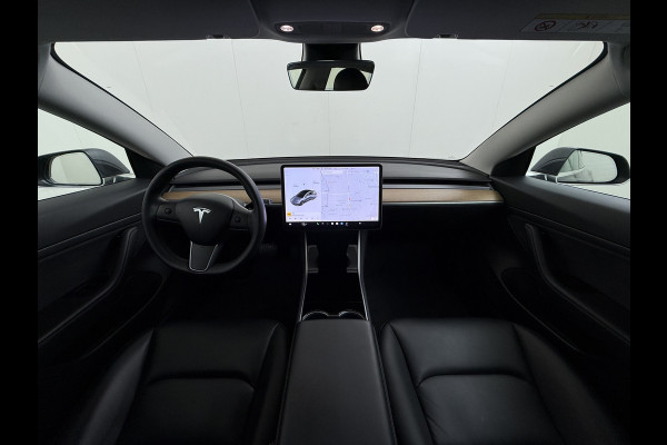 Tesla Model 3 RWD SR plus Soh 92% LFP Accu Trekhaak AutoPilot Leder Panoramadak Adaptive-Cruise Camera's Elektr.-Stuur+Stoelen+Spiegels+Geheug Navi LED DAB Voorverwarmen Keyless One-Pedal-Drive Lmv 18" SOH 92% 1e Eigenaar Origineel Nederlandse Auto 1.000kg Trekvermogen