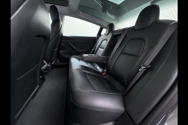 Tesla Model 3 RWD SR plus Soh 92% LFP Accu Trekhaak AutoPilot Leder Panoramadak Adaptive-Cruise Camera's Elektr.-Stuur+Stoelen+Spiegels+Geheug Navi LED DAB Voorverwarmen Keyless One-Pedal-Drive Lmv 18" SOH 92% 1e Eigenaar Origineel Nederlandse Auto 1.000kg Trekvermogen