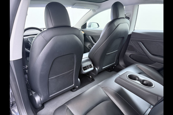 Tesla Model 3 RWD SR plus Soh 92% LFP Accu Trekhaak AutoPilot Leder Panoramadak Adaptive-Cruise Camera's Elektr.-Stuur+Stoelen+Spiegels+Geheug Navi LED DAB Voorverwarmen Keyless One-Pedal-Drive Lmv 18" SOH 92% 1e Eigenaar Origineel Nederlandse Auto 1.000kg Trekvermogen